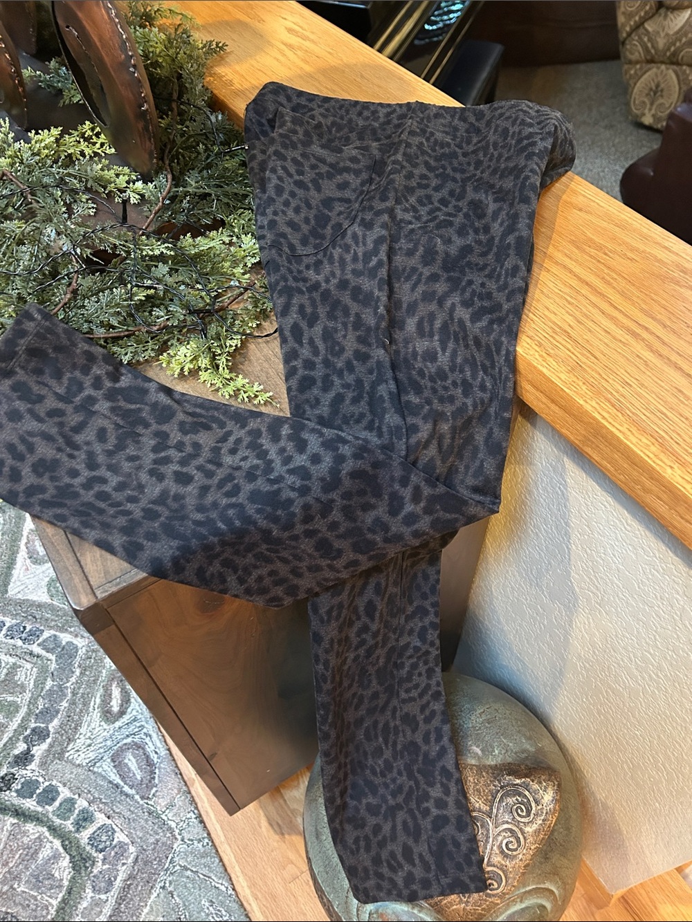 Elliott Lauren Black and Gray Leopard Print Leggings Sz 4